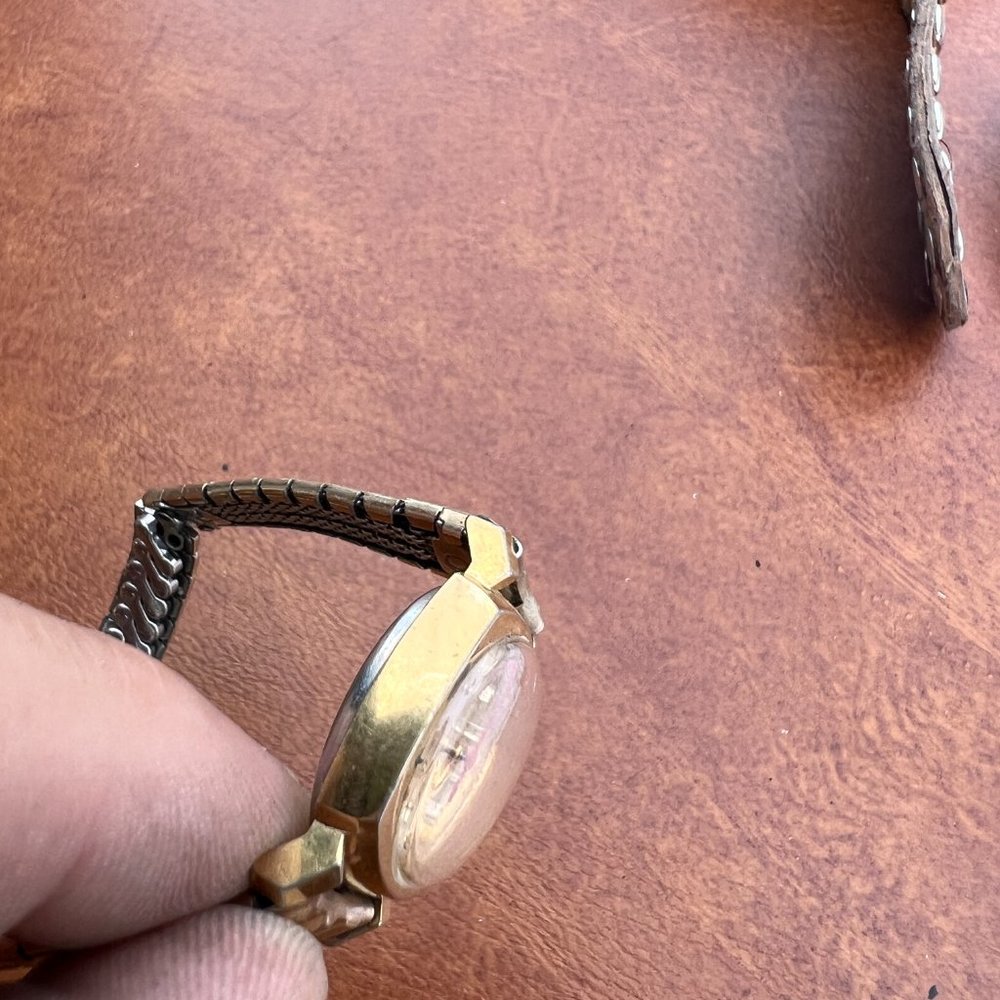Vintage Caravelle N4 Ladies Swiss Gold Silver Tone Watch - Picture 9 of 9